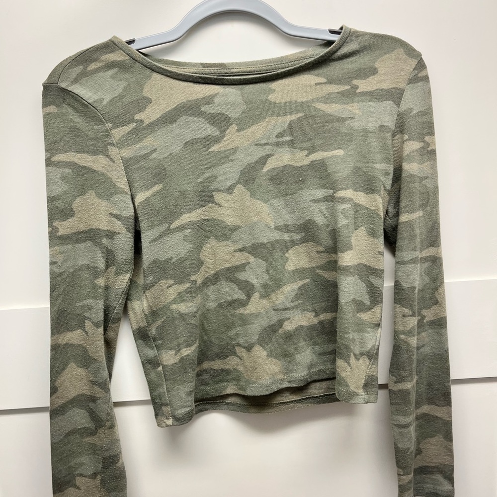 American Eagle Cropped long sleeve
